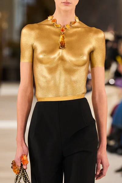 Look 60